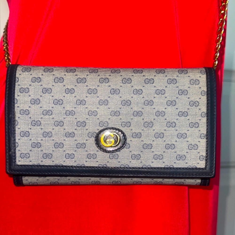 Gucci GG Supreme Kisslock Wallet